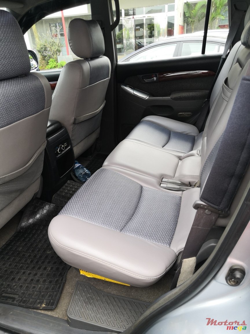 2004' Toyota Prado photo #2