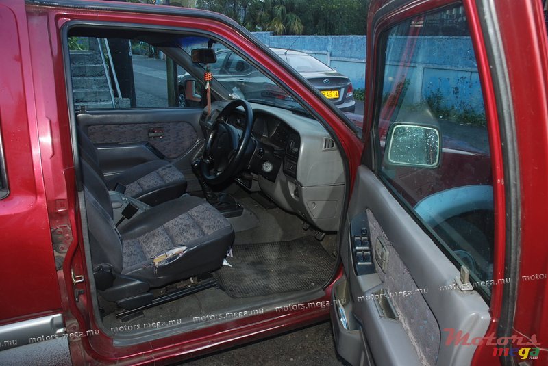 2000' Isuzu KB Series photo #3