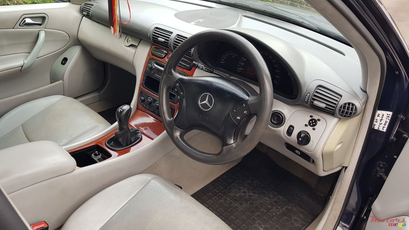 2002' Mercedes-Benz C200 photo #7