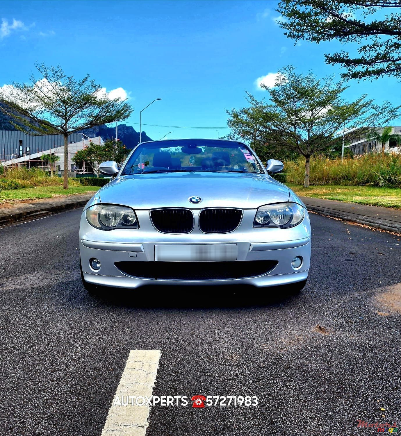 2012' BMW 1 Series Convertible photo #1