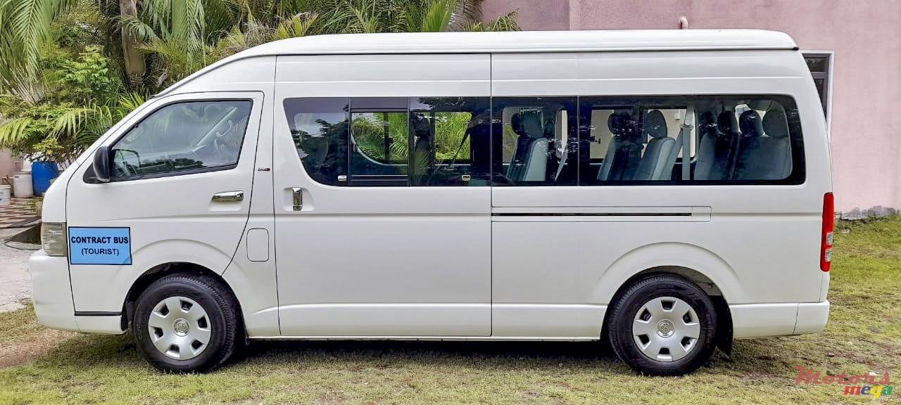 2009' Toyota HiAce photo #4