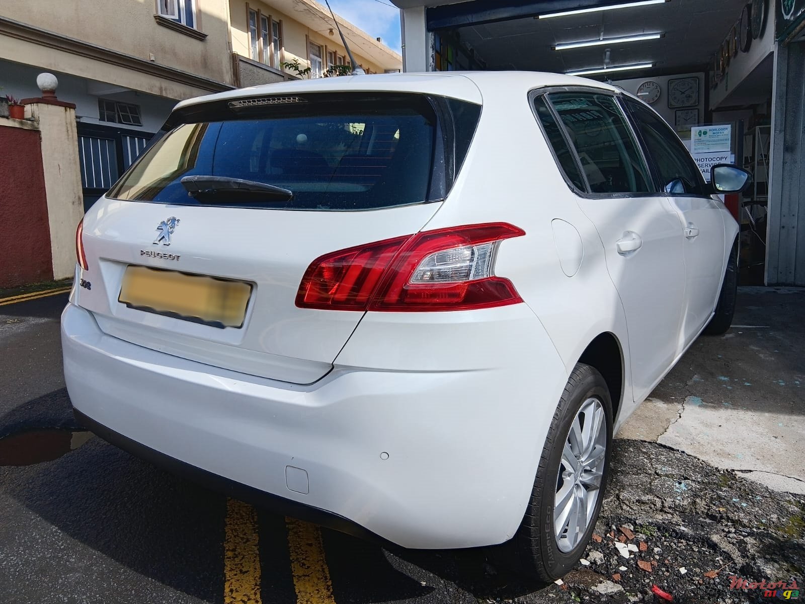 2015' Peugeot 308 photo #2