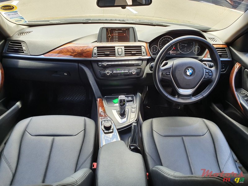 2012' BMW 320 photo #3