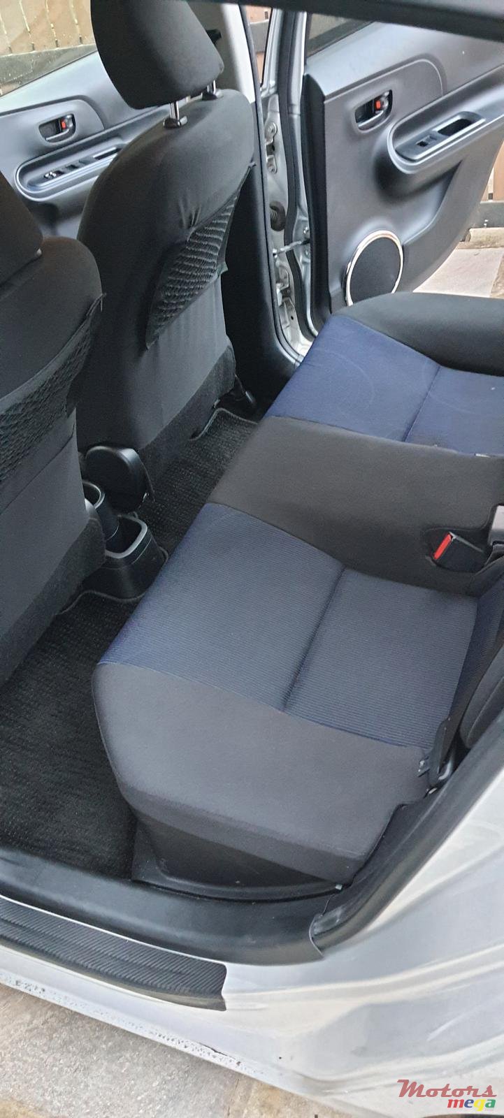 2015' Toyota Aqua photo #6