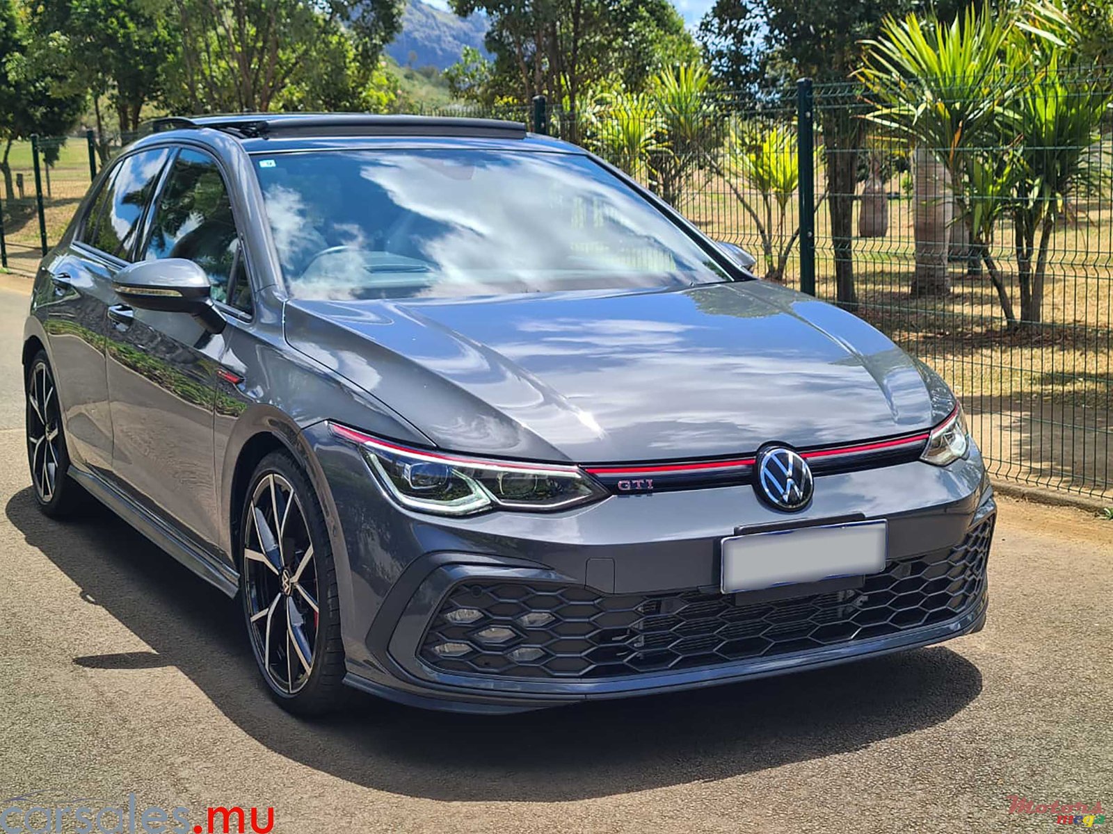 2022' Volkswagen Golf GTI 2.0 TSI photo #2