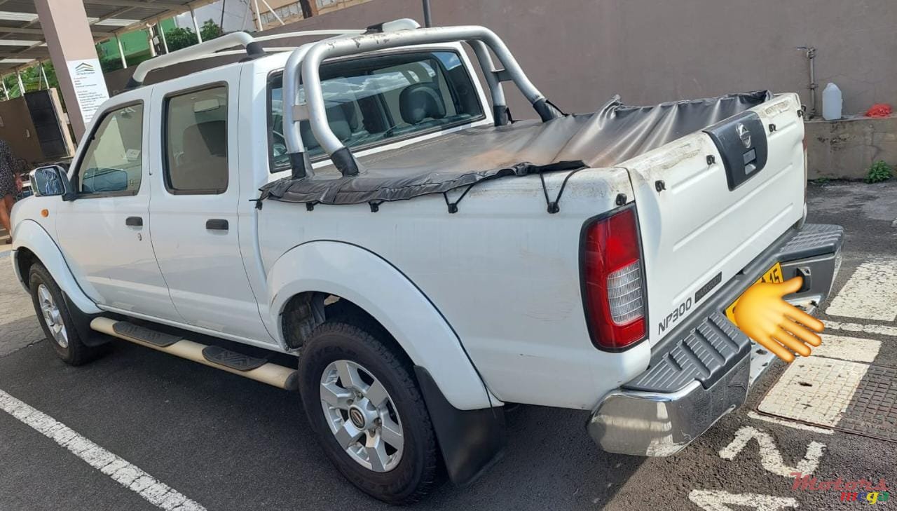 2015' Nissan Hardbody NP300 photo #3