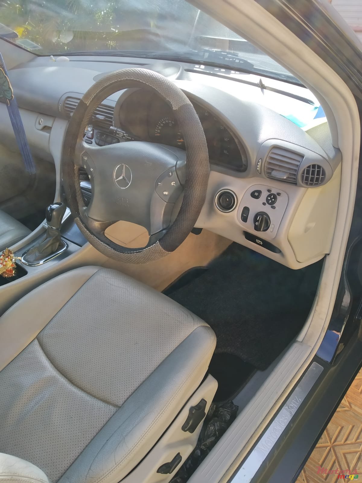 2002' Mercedes-Benz C-Class photo #3