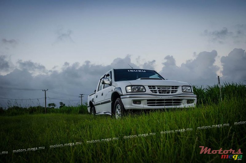 2002' Isuzu photo #1