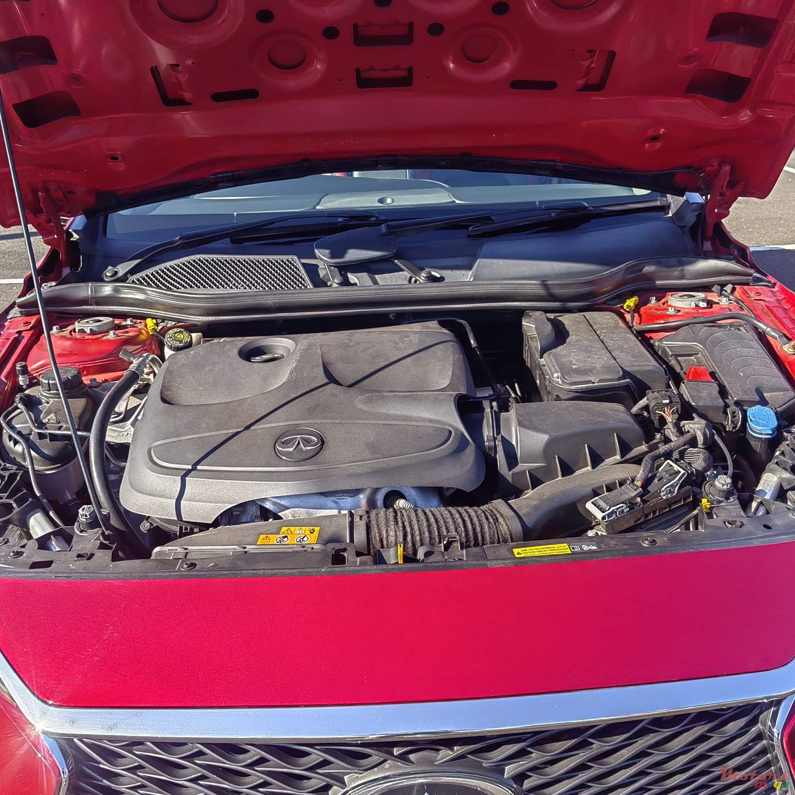 2020' Infiniti Q30 photo #7