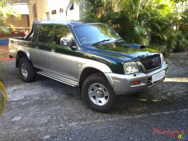 2004' Mitsubishi photo #1