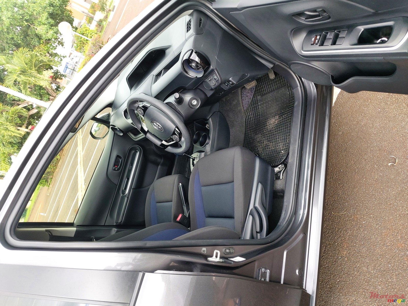 2019' Toyota Aqua photo #7