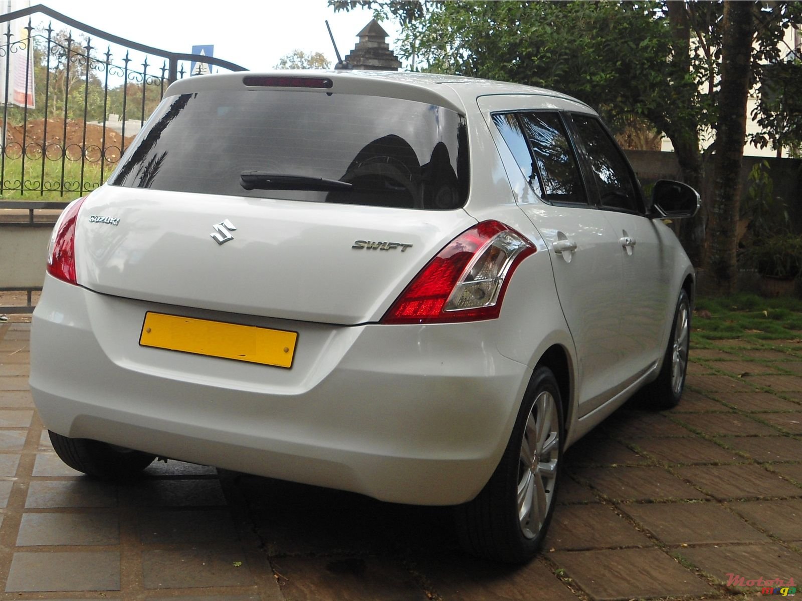 2015' Suzuki Swift JAPAN 1.4 MANUAL photo #2