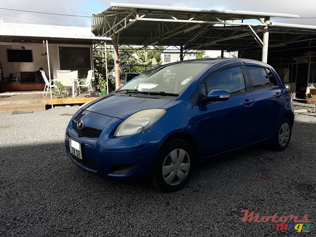 2008' Toyota Vitz photo #3