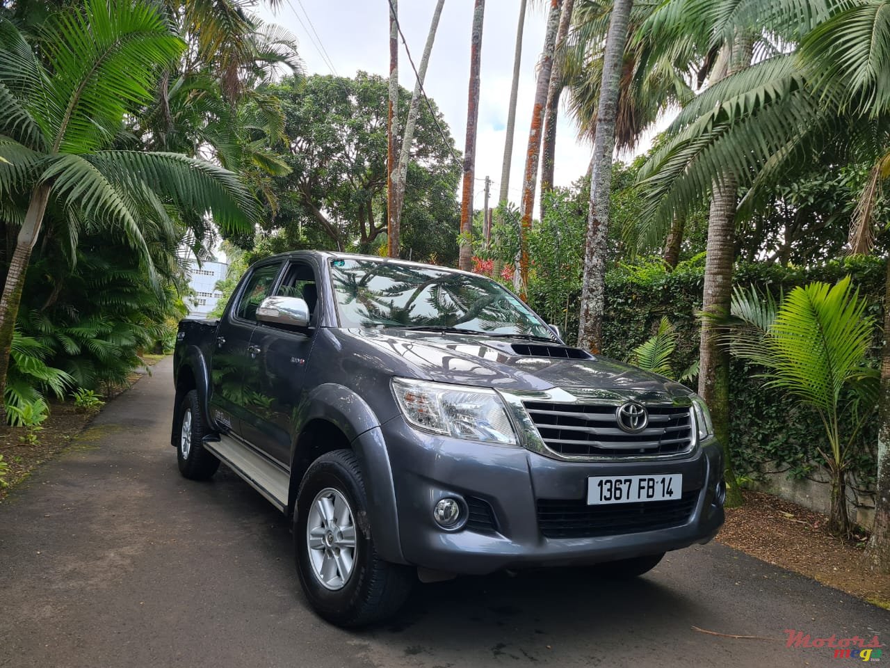 2014' Toyota Hilux photo #1
