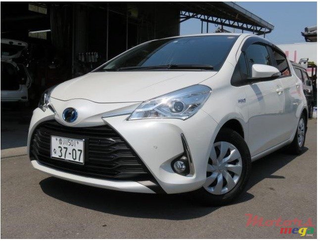 2019' Toyota Yaris hybrid photo #2