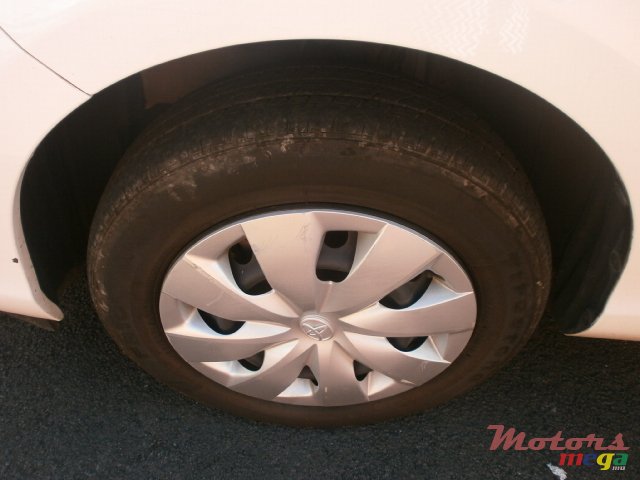 2013' Toyota Prius aqua photo #7