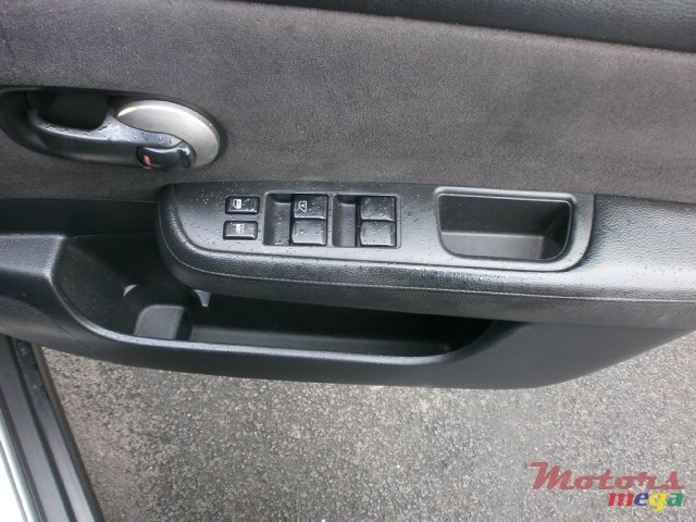 2007' Nissan Tiida photo #5