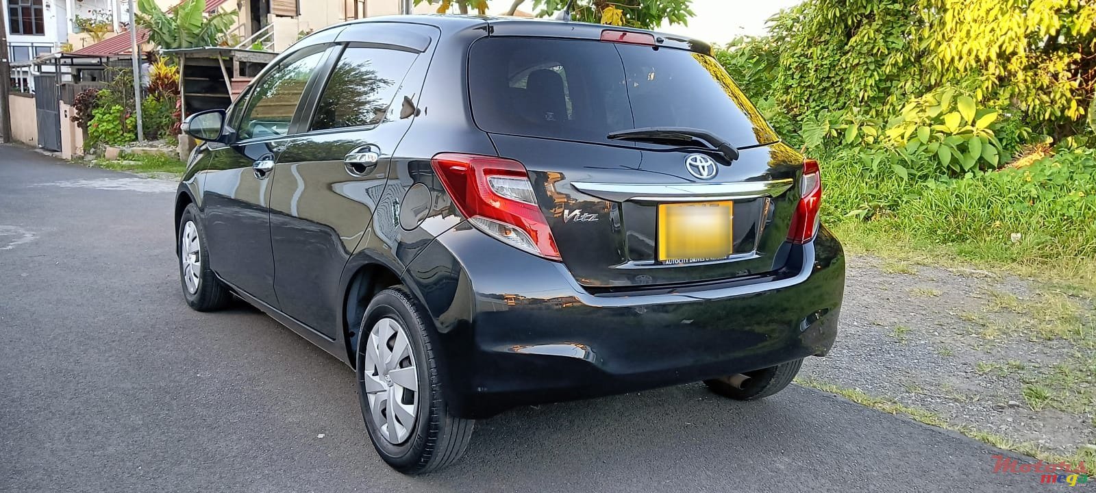 2014' Toyota Vitz photo #2