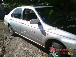 1998' Nissan Bluebird photo #2