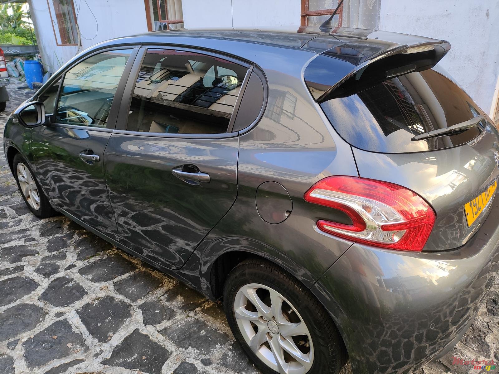 2014' Peugeot 208 photo #3