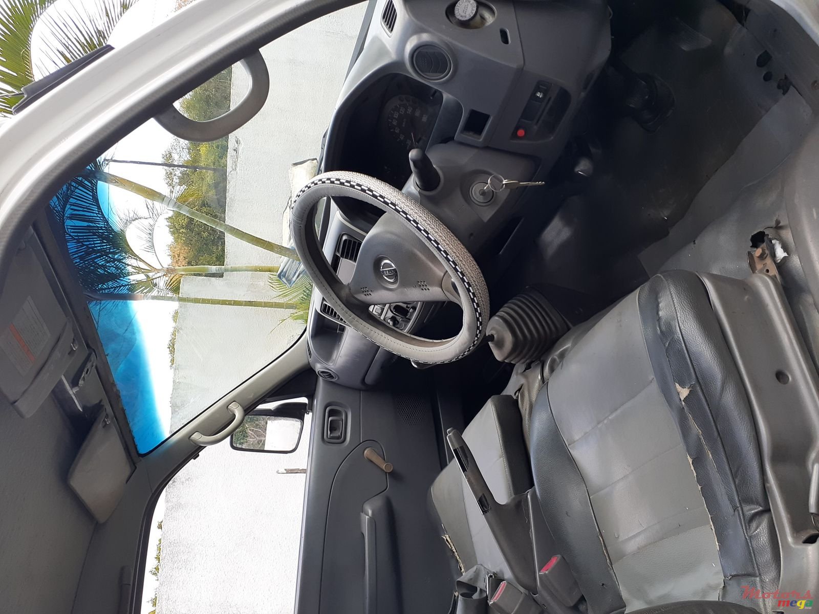 2003' Nissan Urvan photo #2