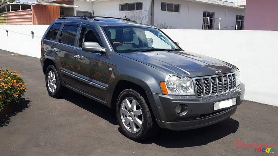 2007' Jeep Grand Cherokee photo #3