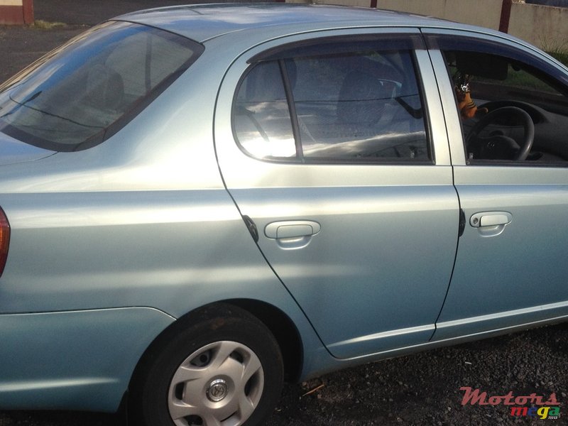 2002' Toyota Platz photo #3