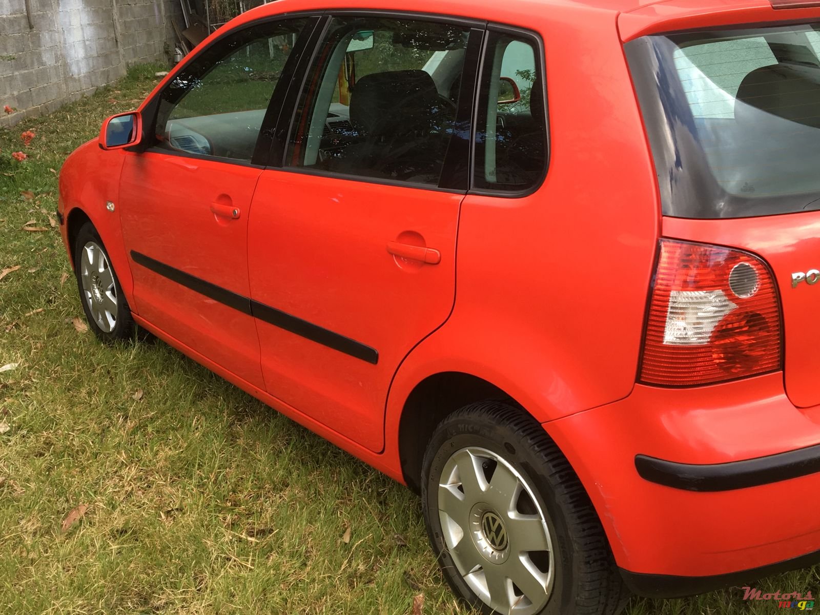 2002' Volkswagen Polo photo #1