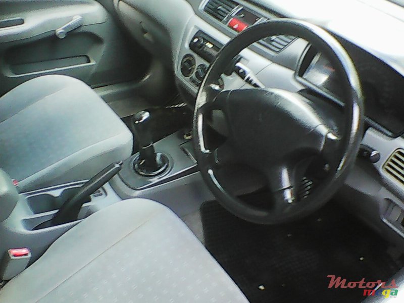 2004' Mitsubishi Lancer photo #3