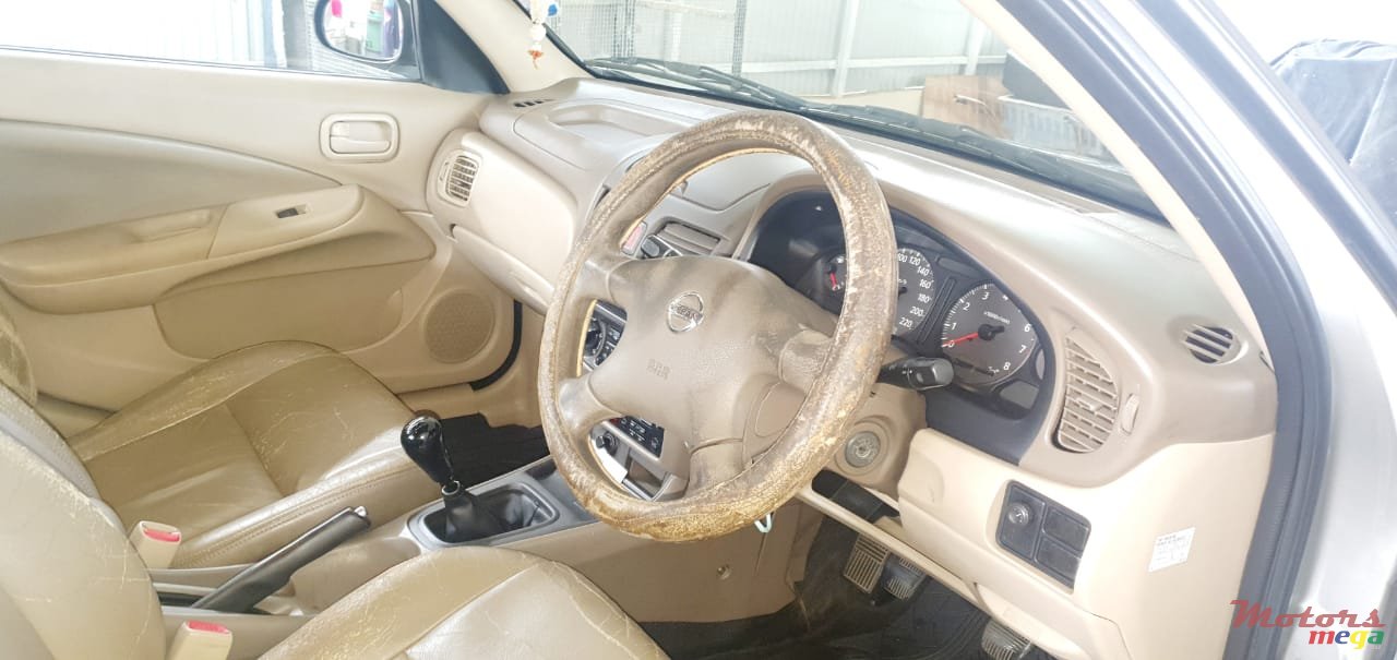 2004' Nissan Sima photo #7