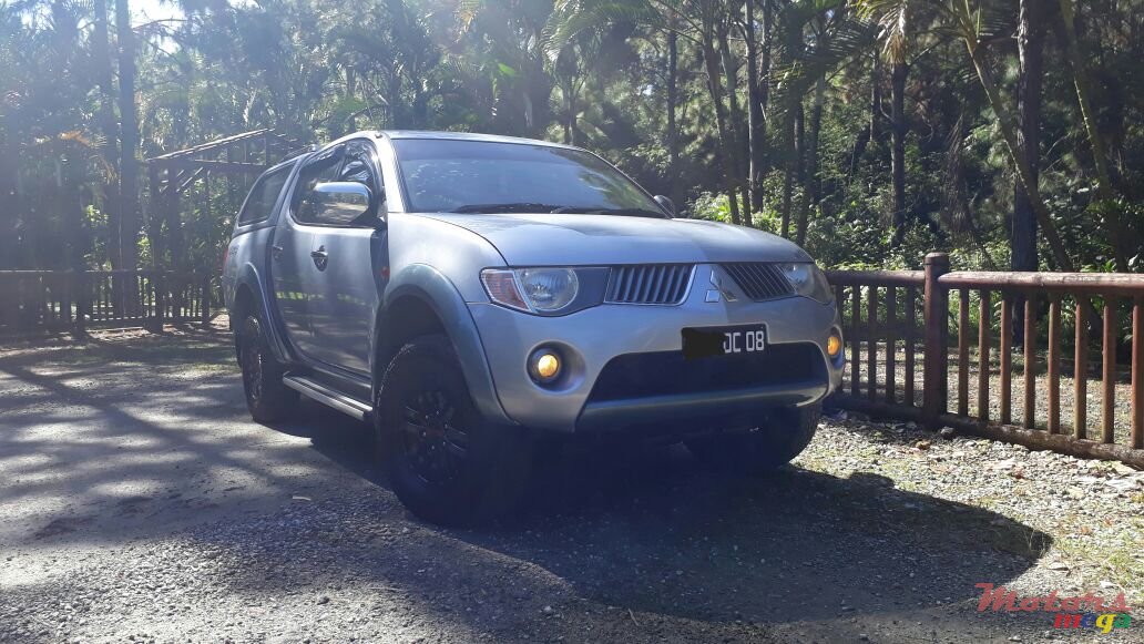 2008' Mitsubishi L 200 SPORTERO 4X4 photo #2