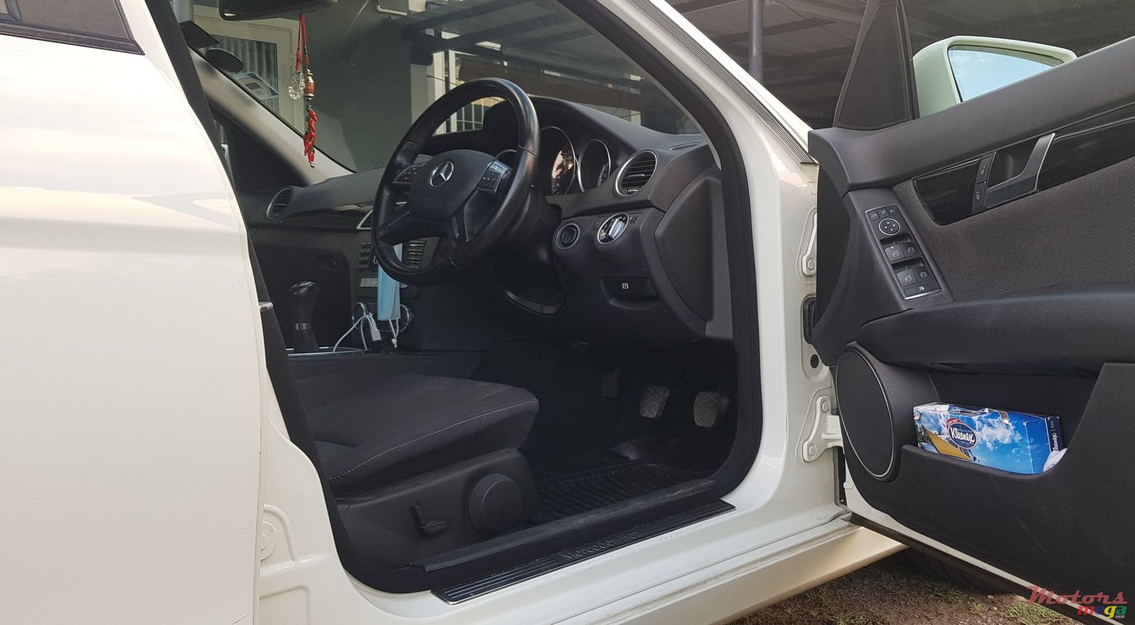 2011' Mercedes-Benz C-Class Facelift photo #3