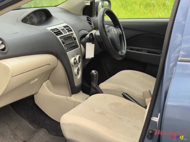 2008' Toyota Yaris photo #5