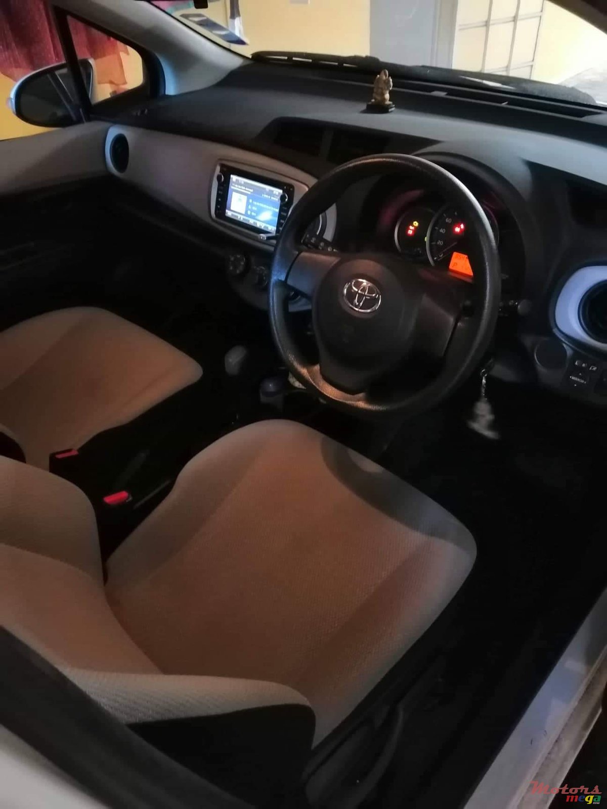 2014' Toyota Vitz photo #5