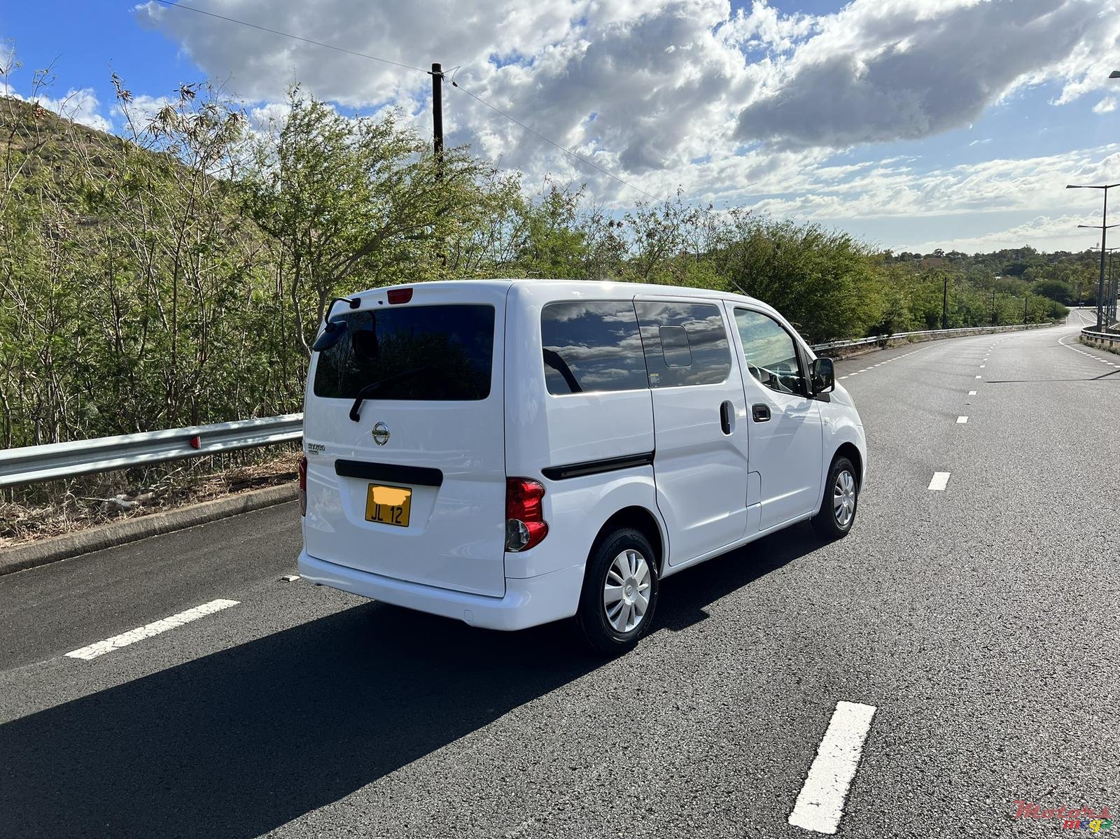 2012' Nissan photo #4