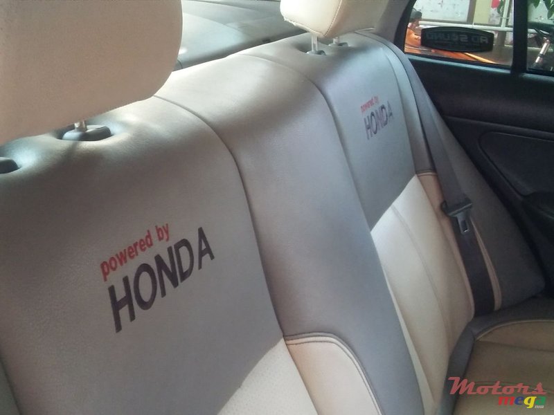 2004' Honda Civic Vtec photo #3