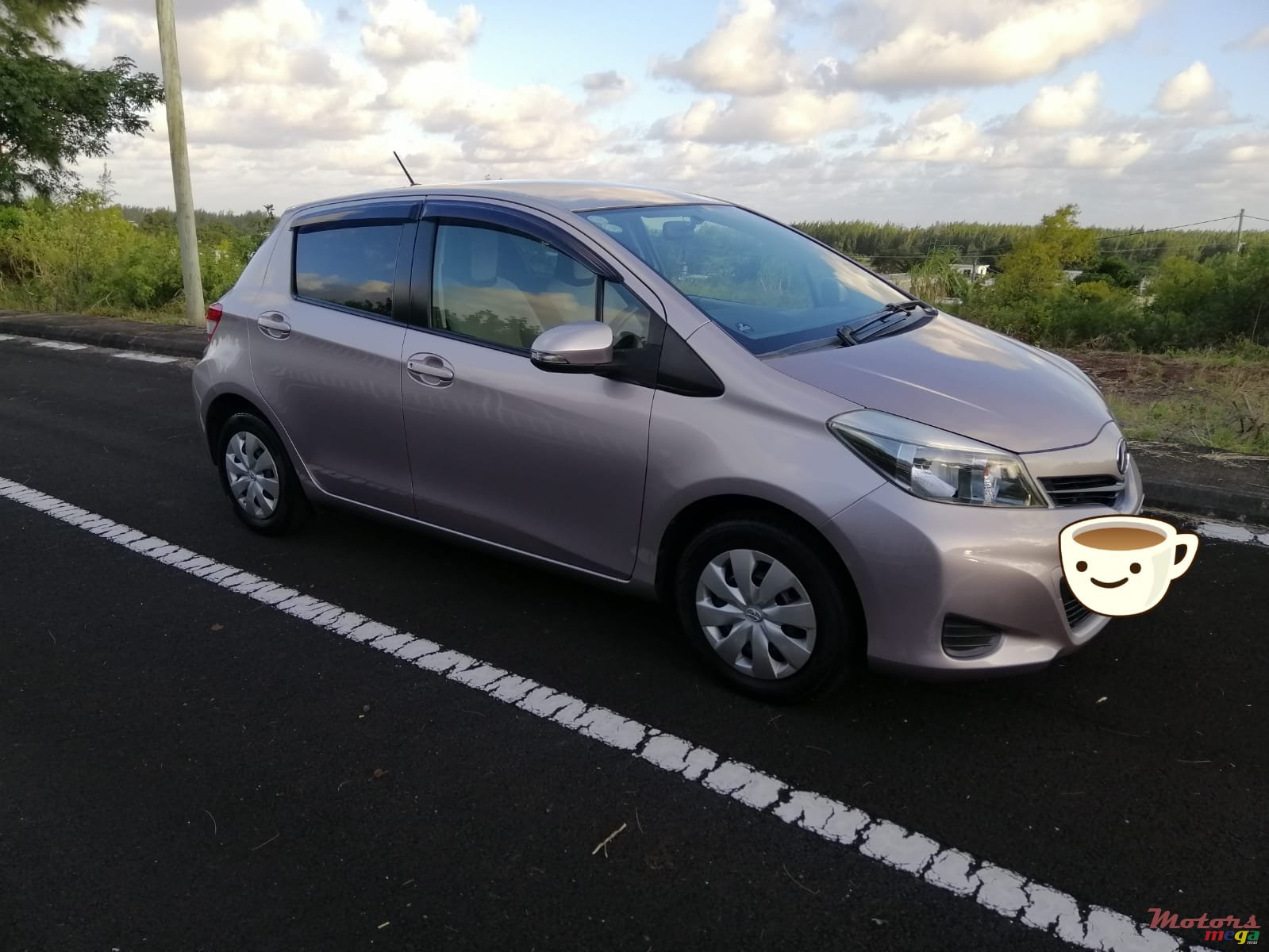 2011' Toyota Vitz photo #1