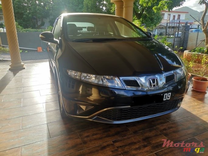 2009' Honda Civic Hatchback photo #1