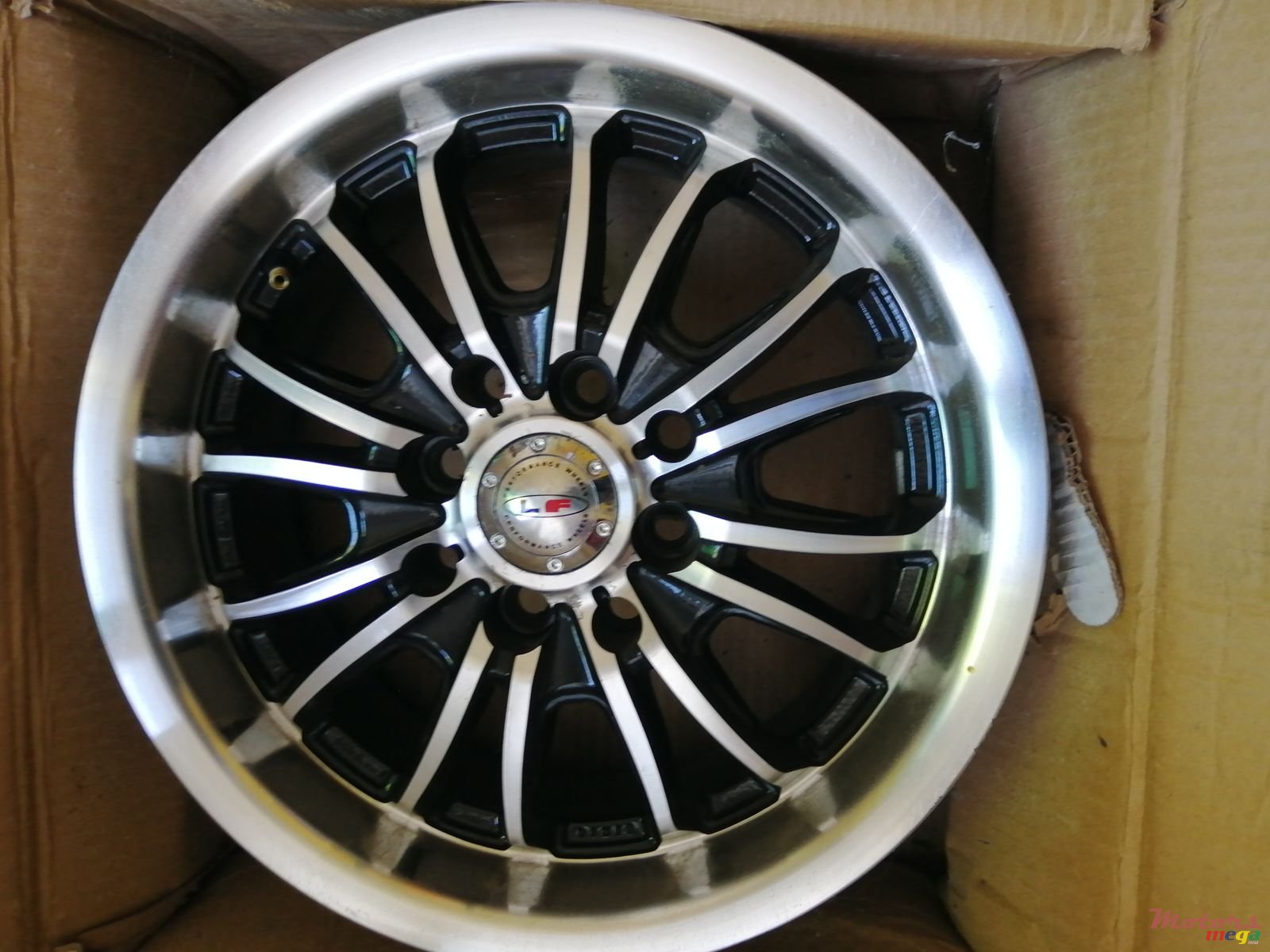 2014' Toyota Vitz photo #3