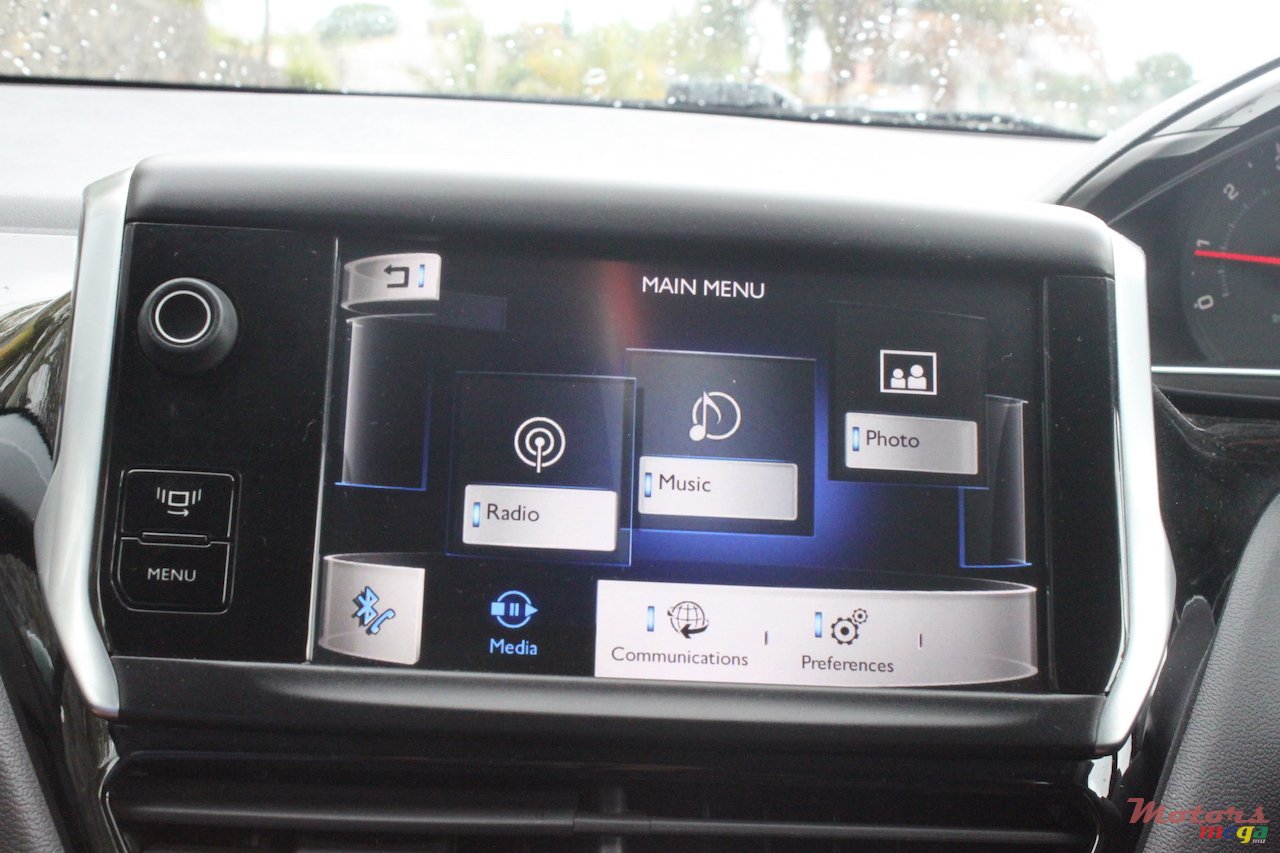 2013' Peugeot 208 photo #3