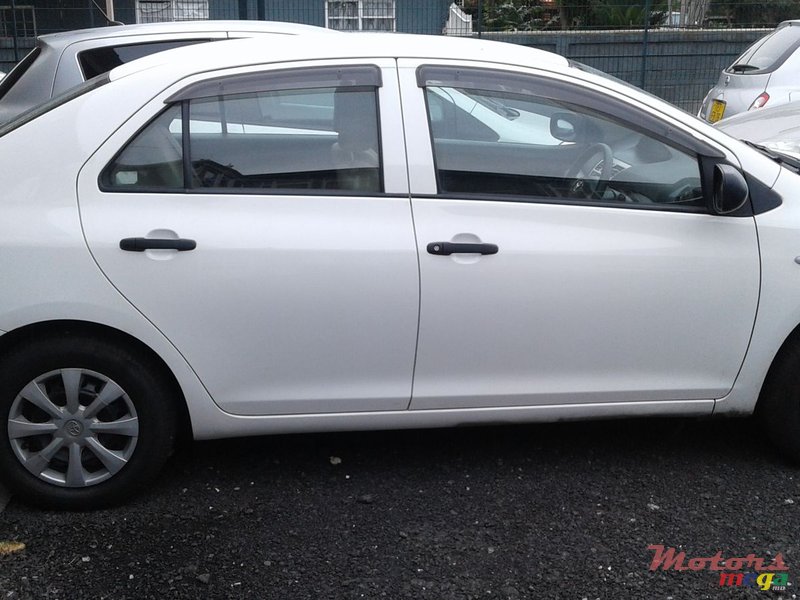 2007' Toyota Belta photo #3