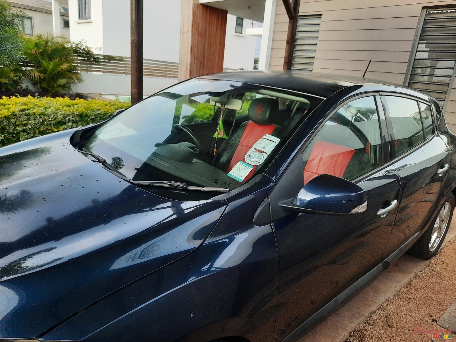 2009' Renault Megane photo #1