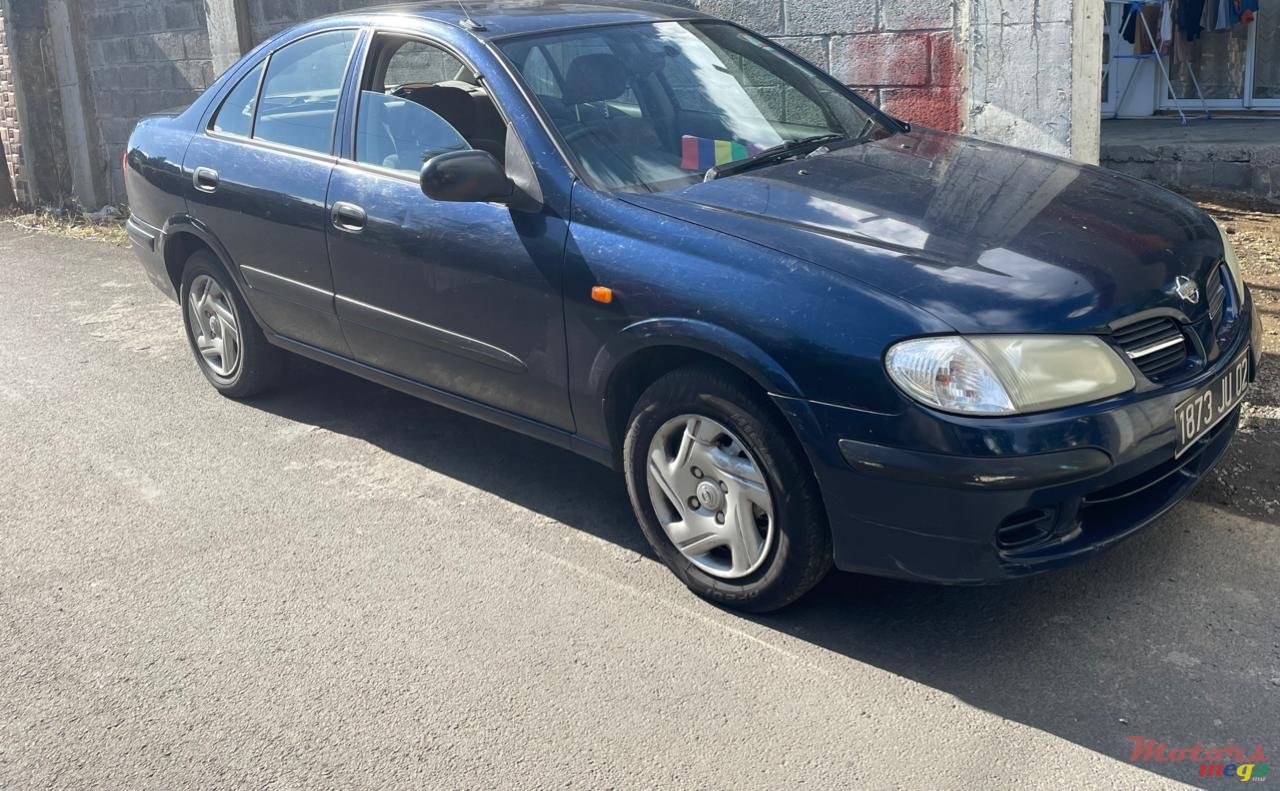 2002' Nissan photo #6