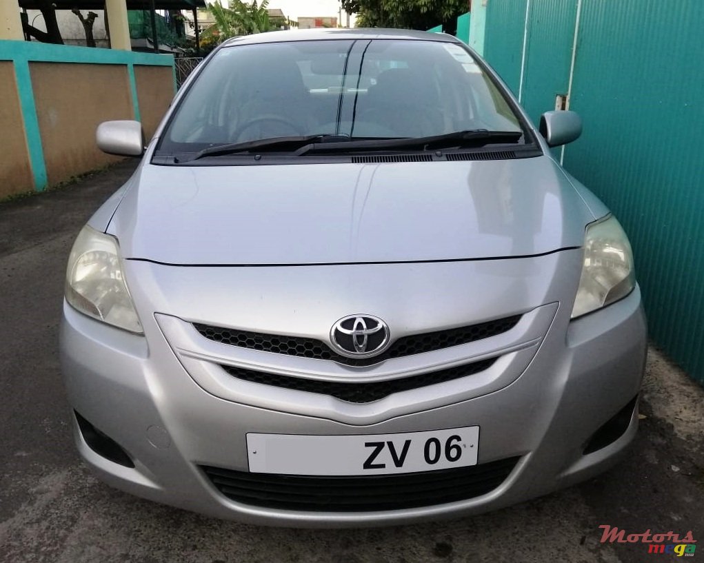 2006' Toyota Yaris photo #1