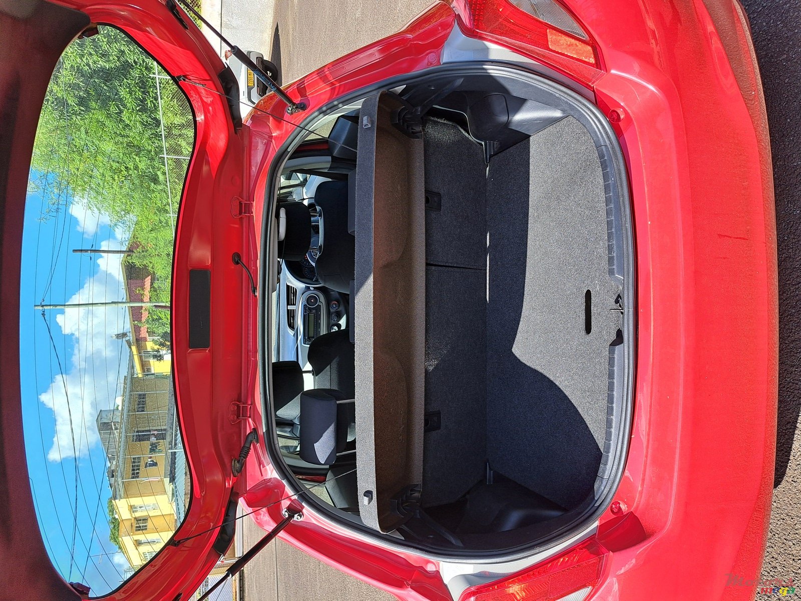 2012' Toyota Yaris photo #7