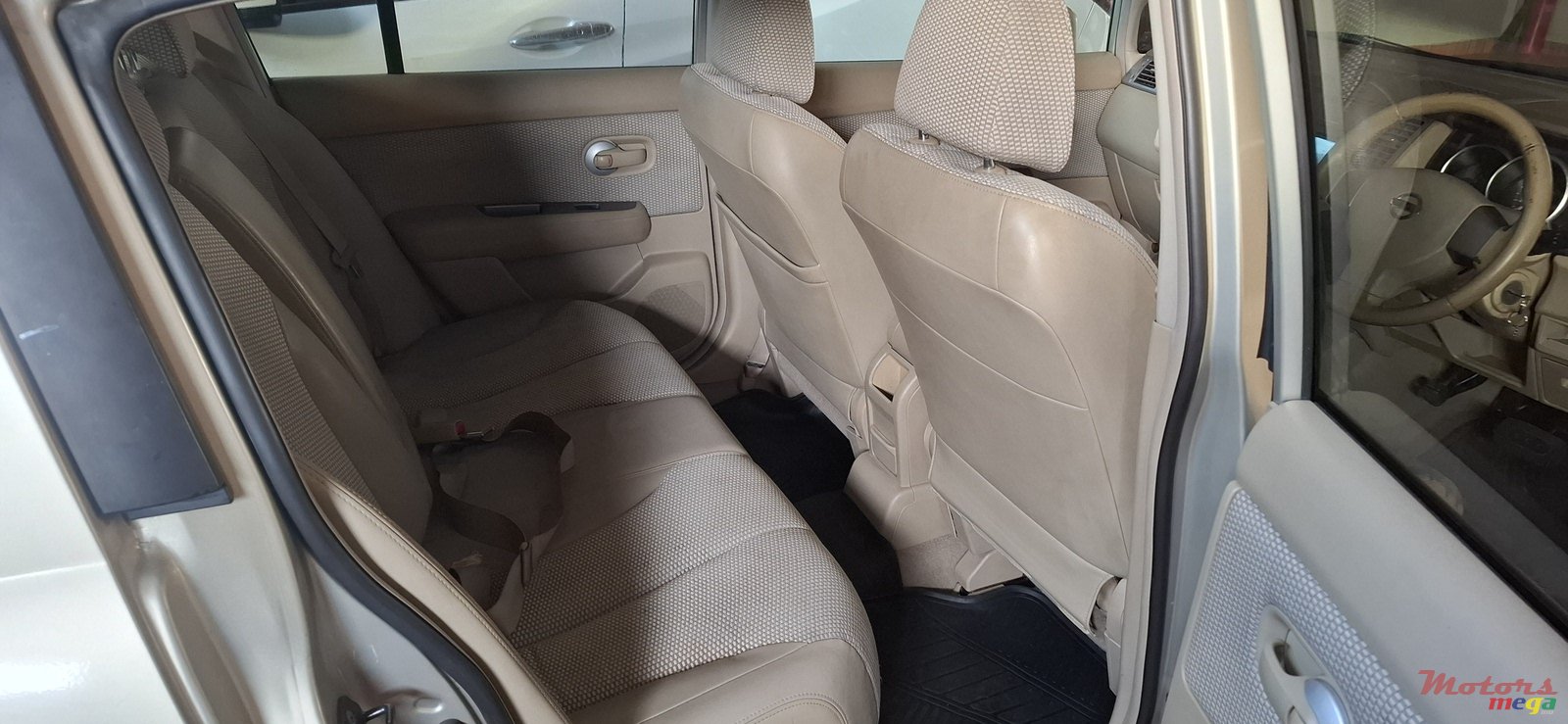2006' Nissan Tiida photo #2