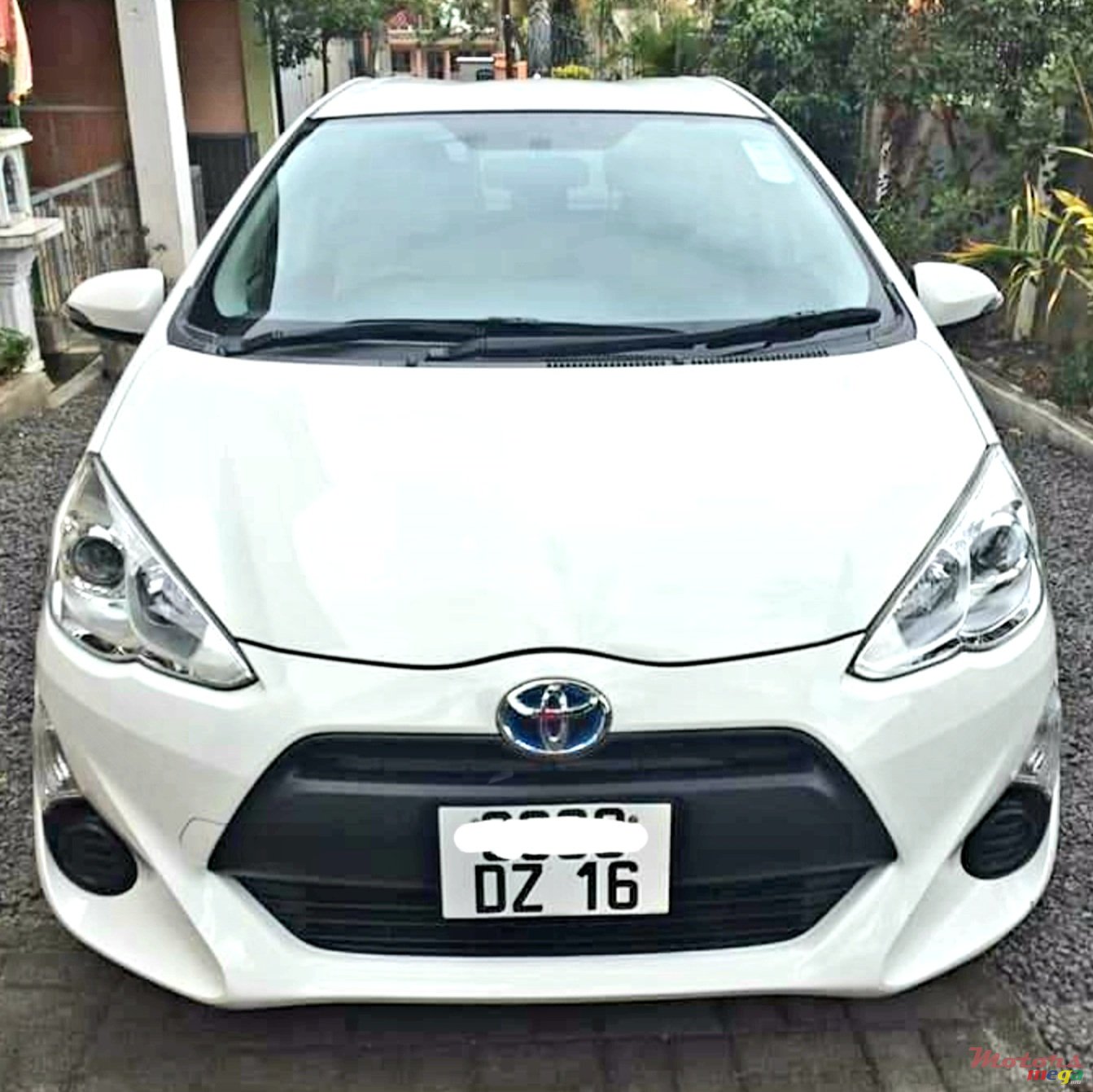 2016' Toyota Aqua photo #1