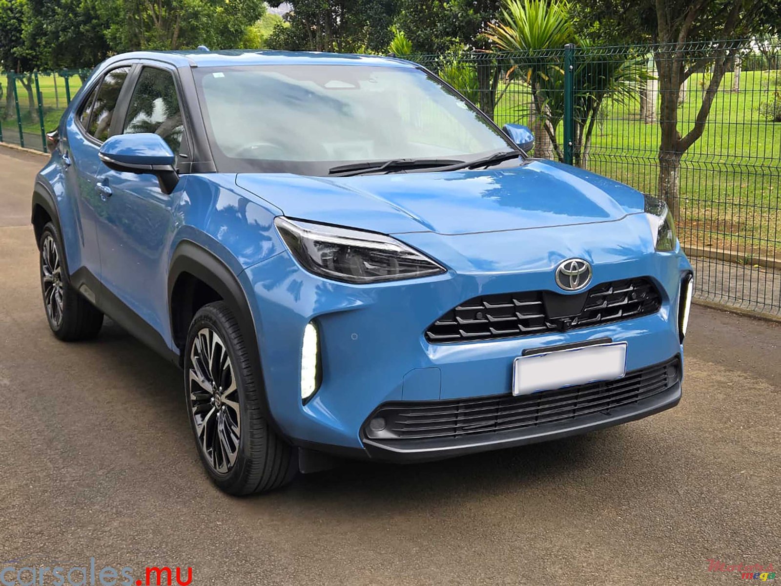 2024' Toyota Yaris Cross Z photo #2