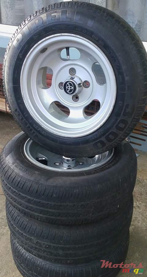 2016' Toyota photo #2