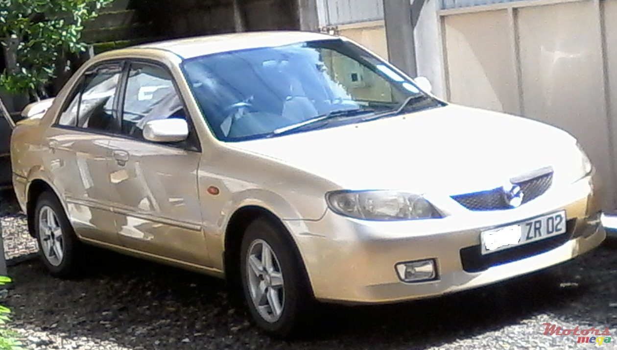 2002' Mazda 323 photo #1